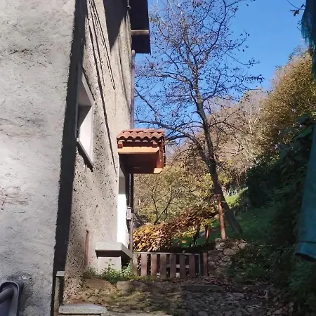 Alpaca's House: Green, Animals & View Apartment Bellano